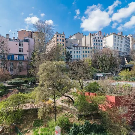 אכסניה Slo Les Pentes (adults Only) ליון