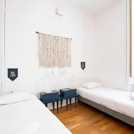 Slo Les Pentes (adults Only) Albergue